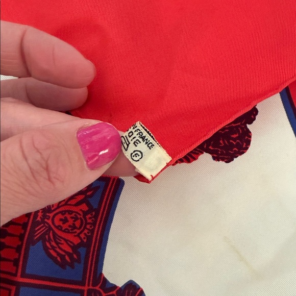 Hermes scarf silk preowned w marks - Picture 7 of 7